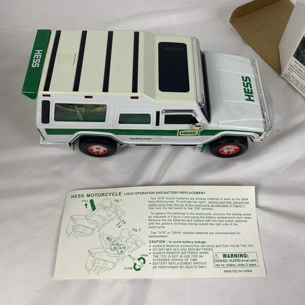 2004 Hess SUV Sport Utility Vehicle 2 Motorcycles Complete Untested w Box